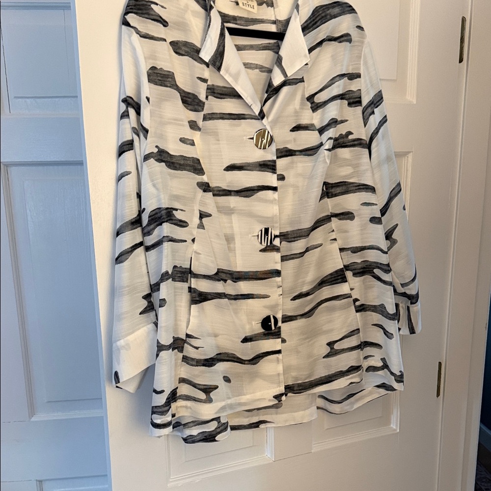 Truth + Style White Blazer with Black Abstract Brushstroke Print